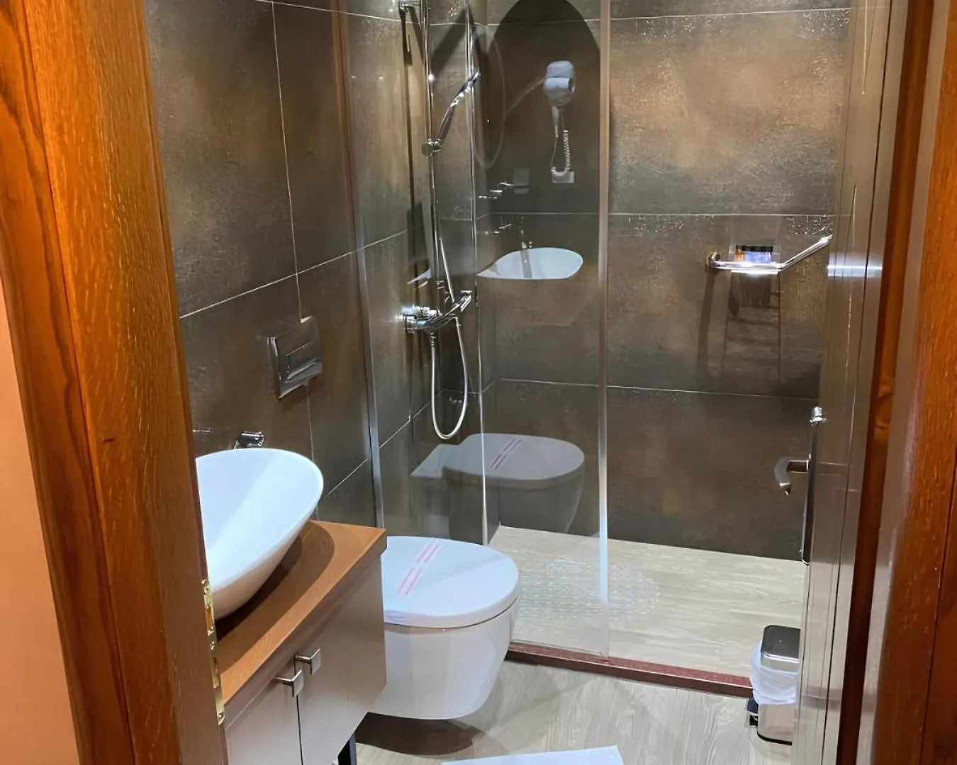 Hotel The First Gjirokastra 3*,